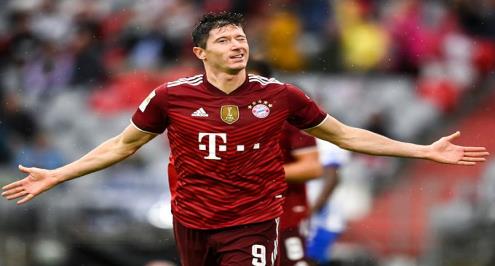 "لا يهدأ".. ليفاندوفسكي يبحث عن رقم قياسي جديد قبل نهاية 2021